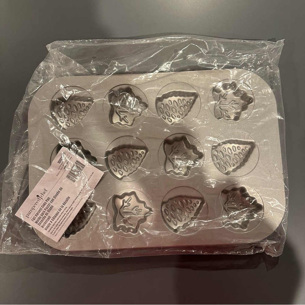 Pampered Chef Fall Harvest Cake Pan